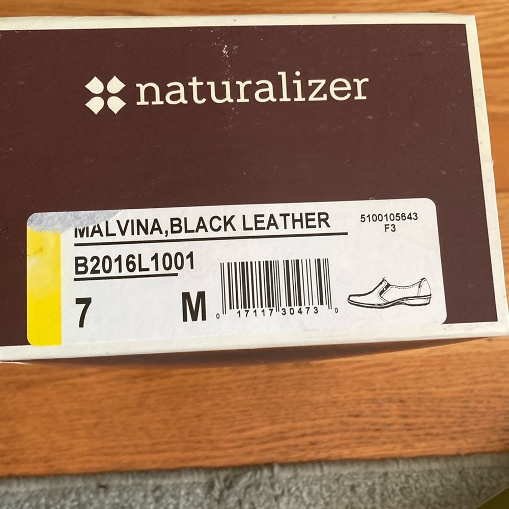 Naturalizer Malvina Black Leather Shoes - Picture 2 of 12